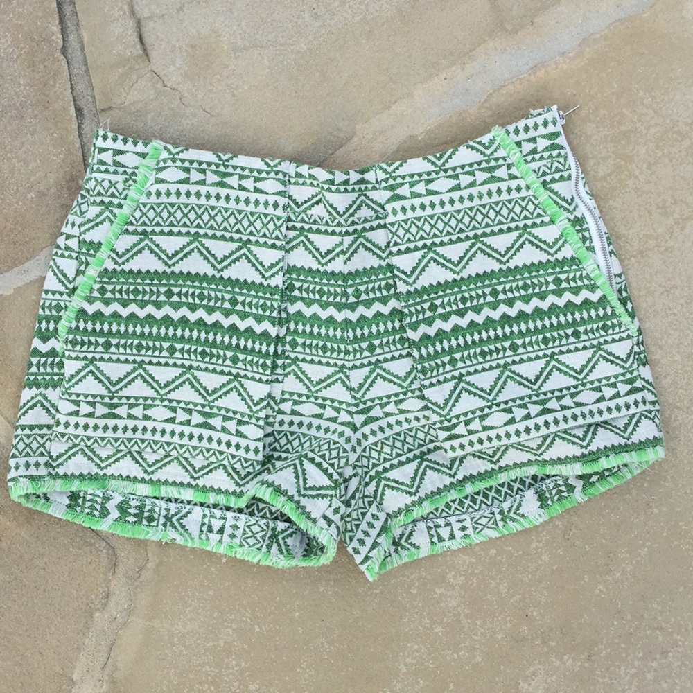 Ethereal Green & Cream Brocade Shorts.18153 - Picture 1 of 4